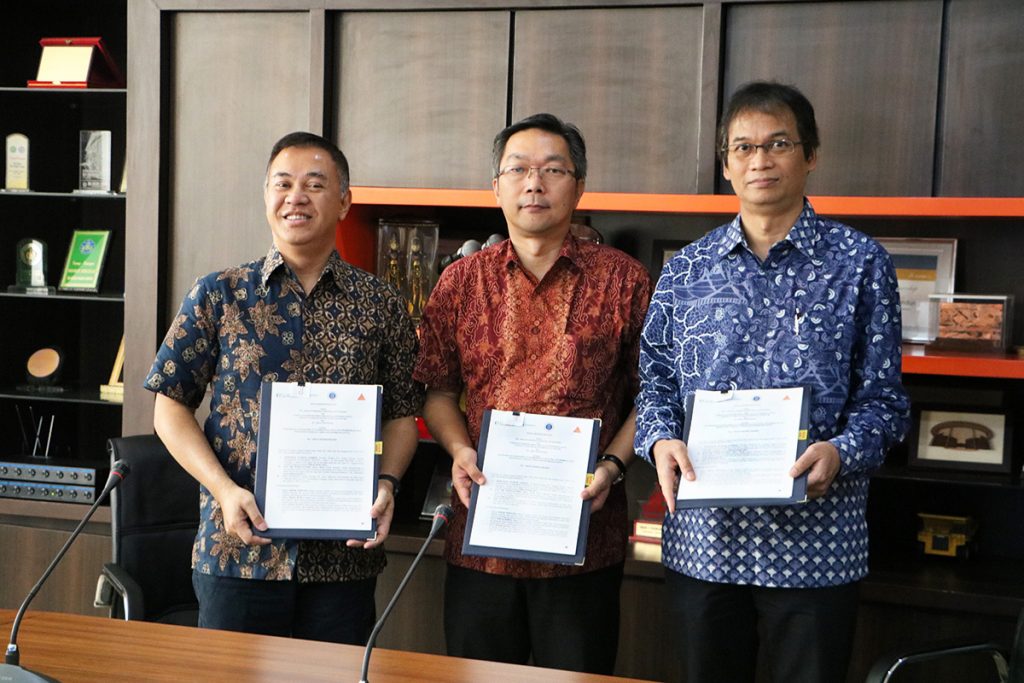 FTTM ITB cooperation with APTEKINDO and PT. SIKA 2