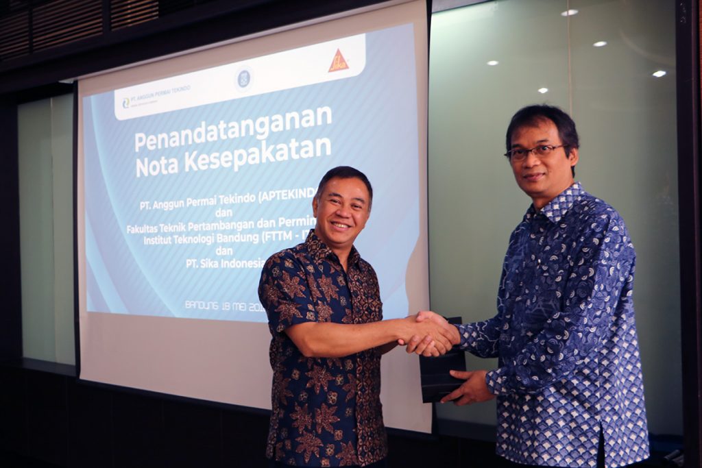 FTTM ITB cooperation with APTEKINDO and PT. SIKA 3