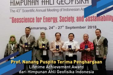 Prof. Nanang Puspito Terima Penghargaan Lifetime Achievement Award dari HAGI